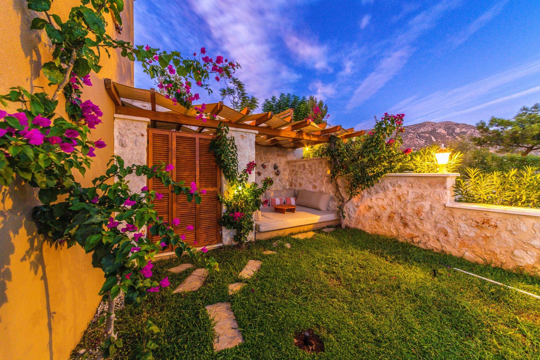 Outdoor living & fire features in Peoria, AZ